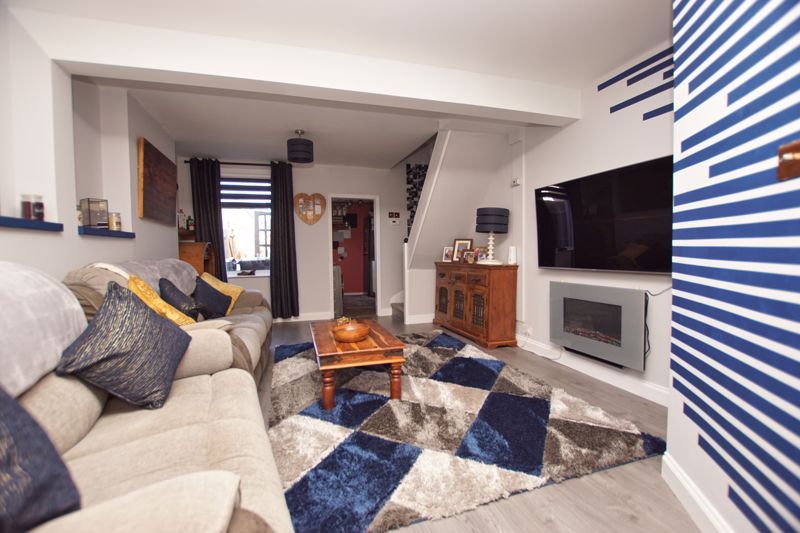 Property photo 3 of 9 Lounge