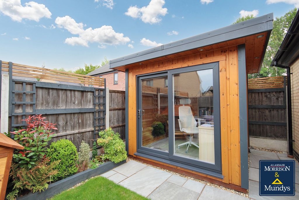 Property photo 2 of 17 Garden Home Office