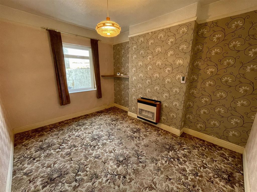 Property photo 3 of 10 Dining Room