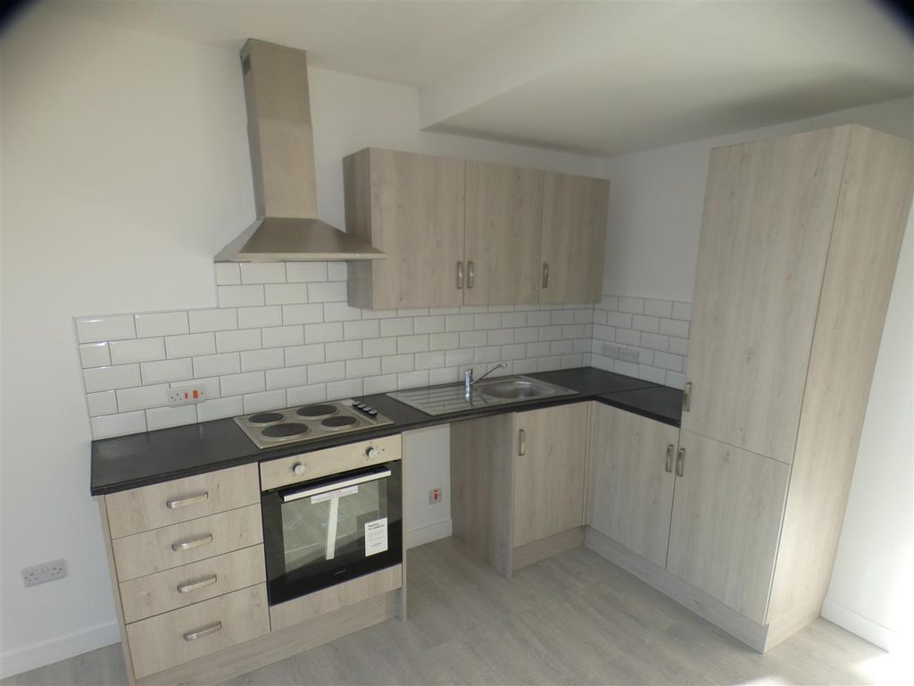 Property photo 3 of 7 21 Station Road Kitchen 2.Jpg