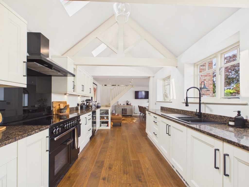Property photo 2 of 27 4654416