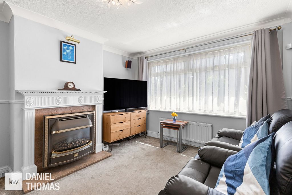 Property photo 3 of 34