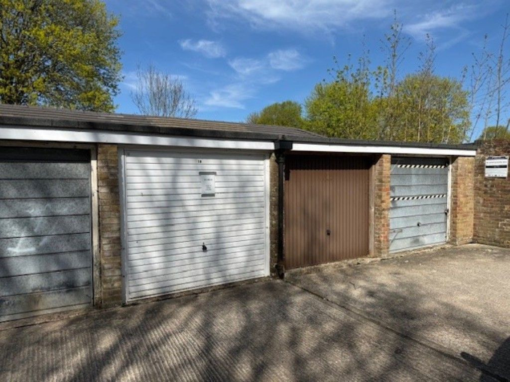 Property photo 3 of 4 Garages