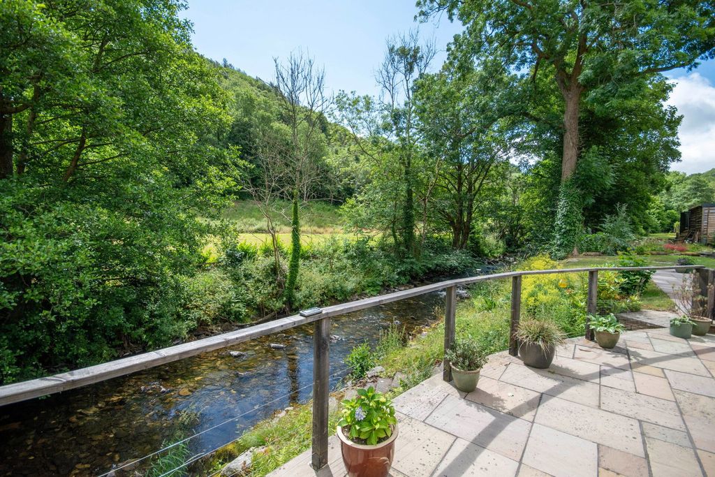 Property photo 2 of 27