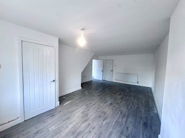 Property photo 2 of 15 Lounge