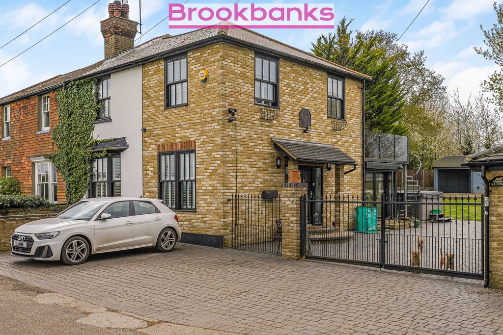 Property photo 1 of 32
