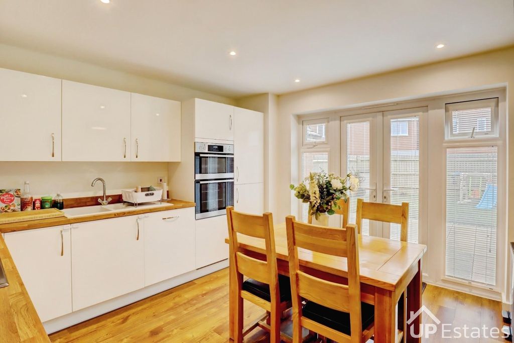 Property photo 2 of 14 Kitchen/ Diner