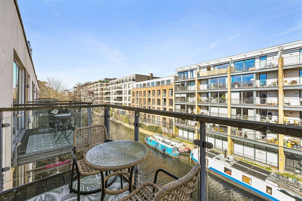 Property photo 2 of 12 Balcony