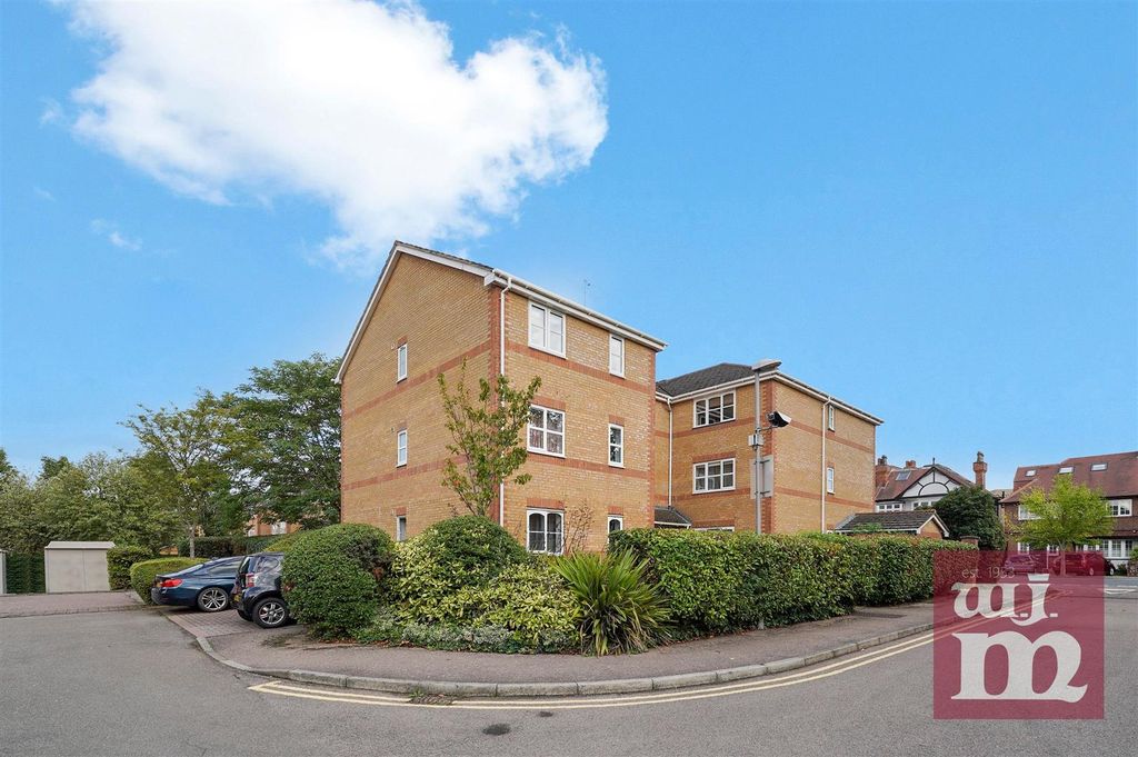 Property photo 1 of 9 Upton Close