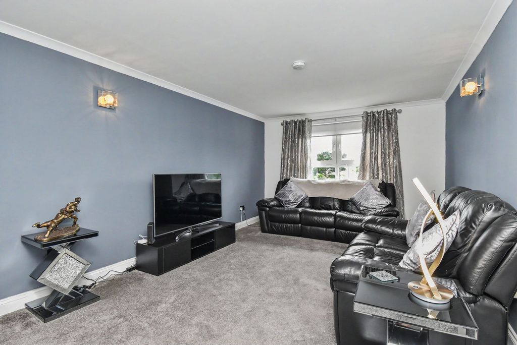 Property photo 2 of 13 Lounge Angle 1