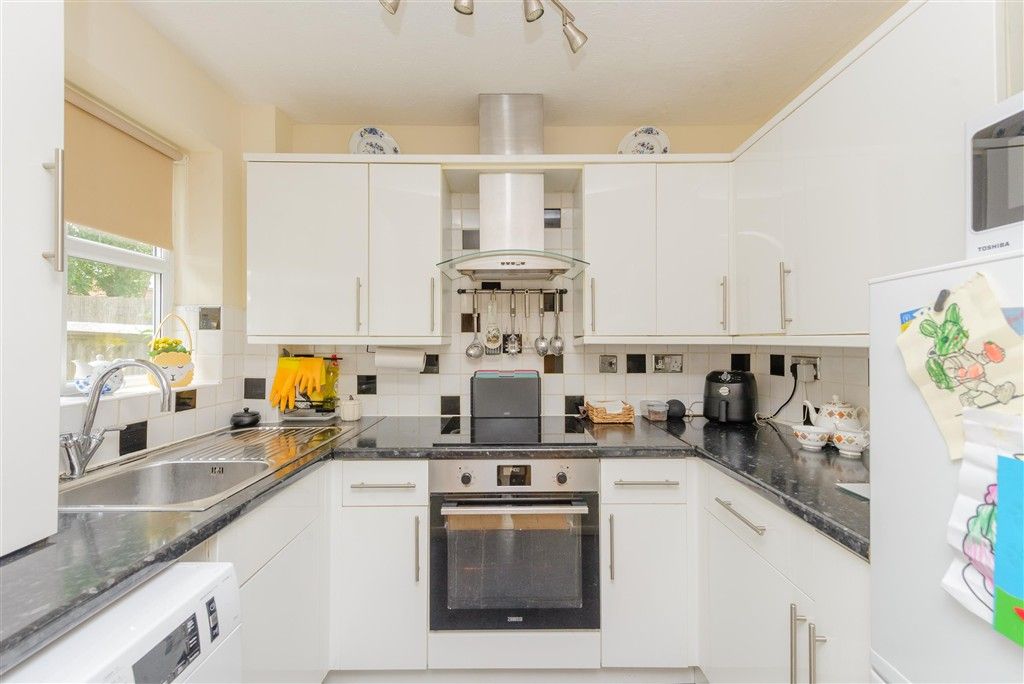 Property photo 2 of 7 Kitchen