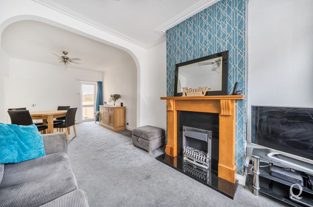 Property photo 2 of 19 A1710F6c-8926-463...