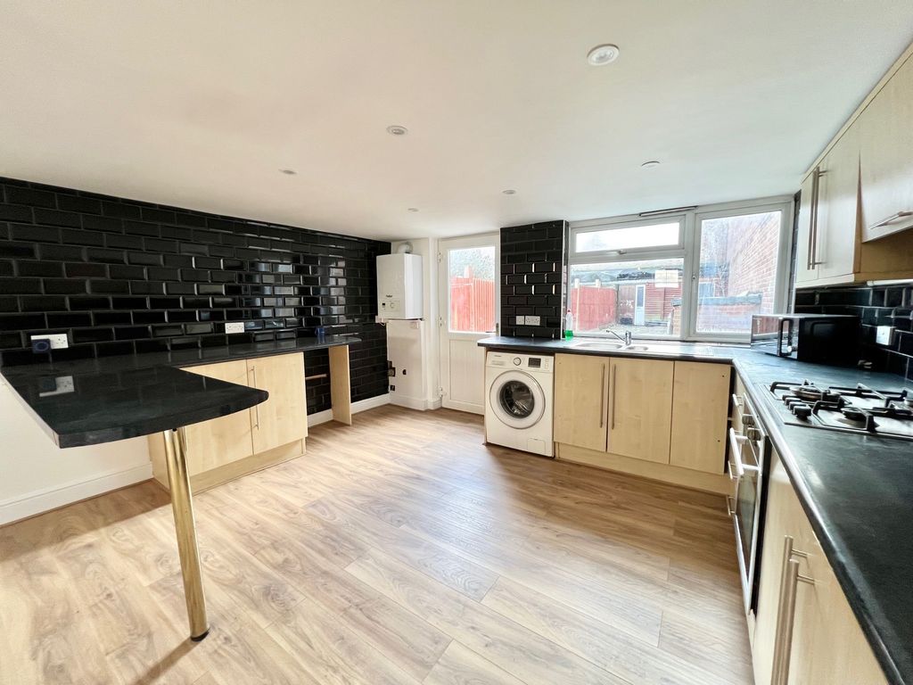 Property photo 2 of 15 Photo 6