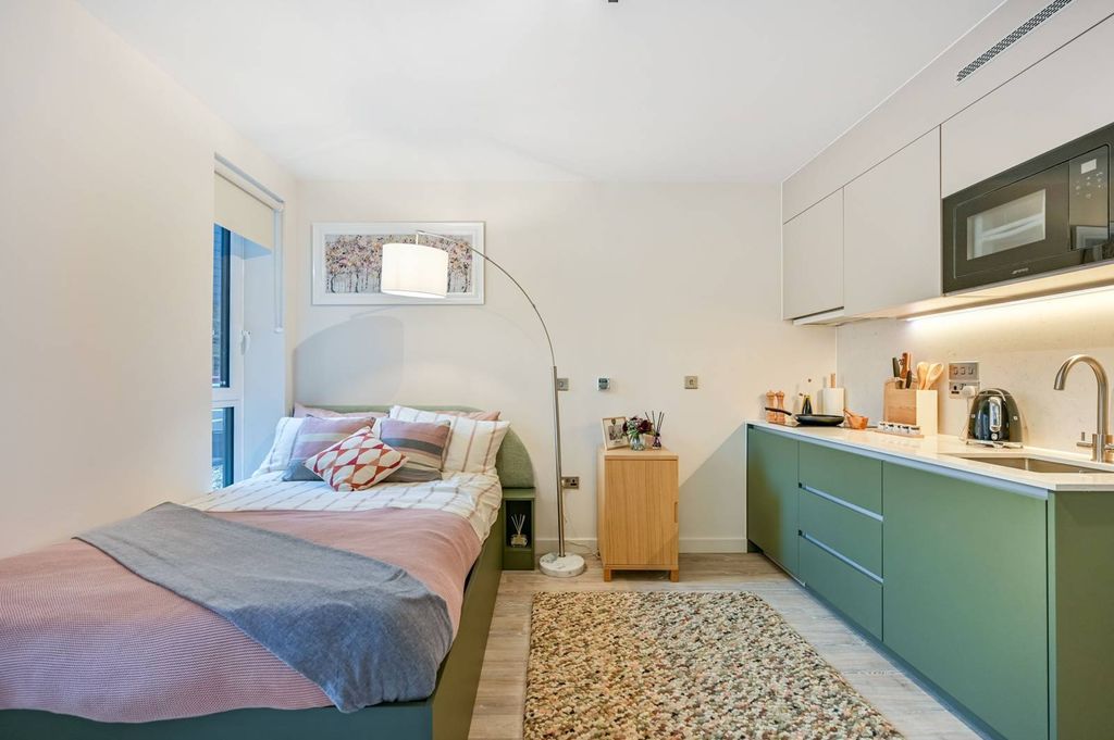 Property photo 2 of 23