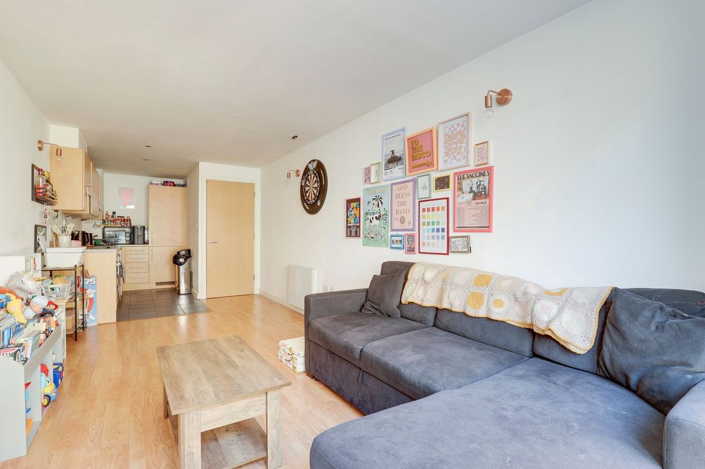 Property photo 3 of 8