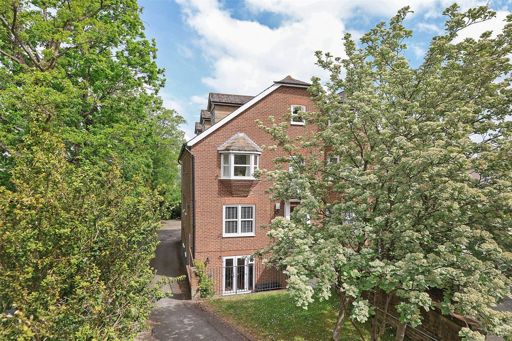 Property photo 3 of 16 Picture No. 21