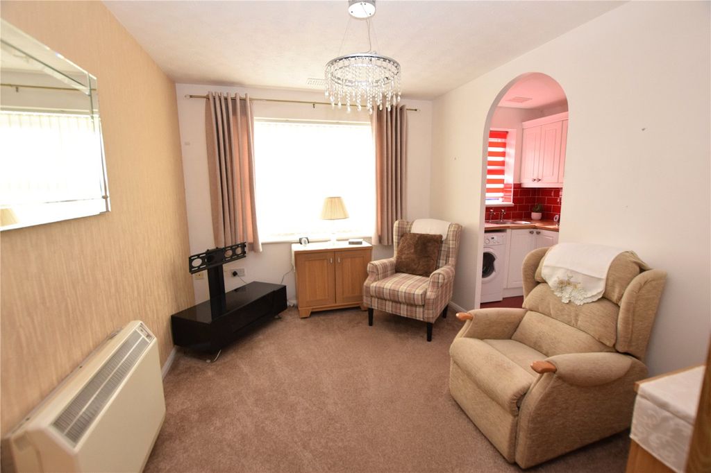 Property photo 2 of 6 Lounge