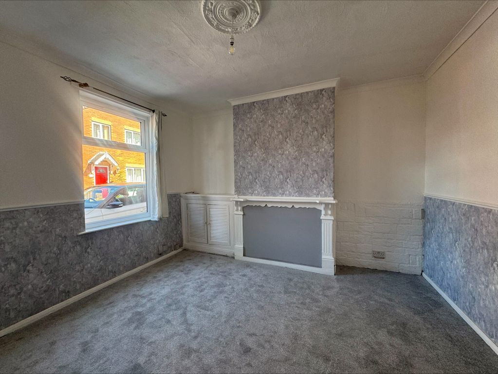 Property photo 2 of 10 Living Room