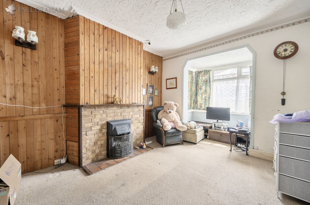 Property photo 2 of 17 4c73Cf9c-14B1-4A9B-947d-F752Cbe09624