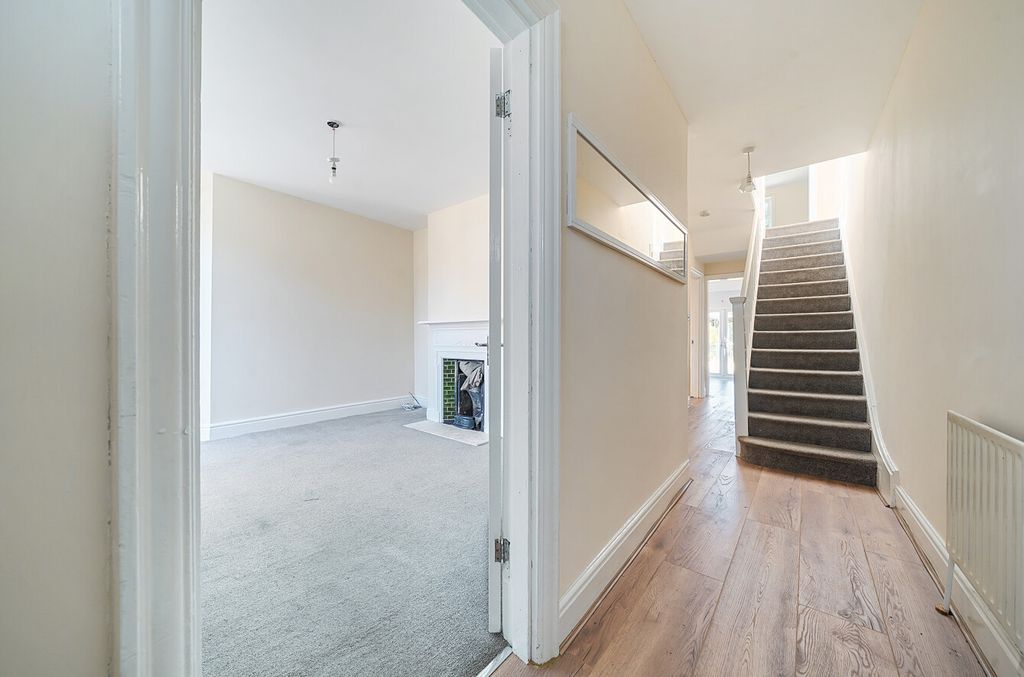 Property photo 2 of 13 1325021-2-686F89c...