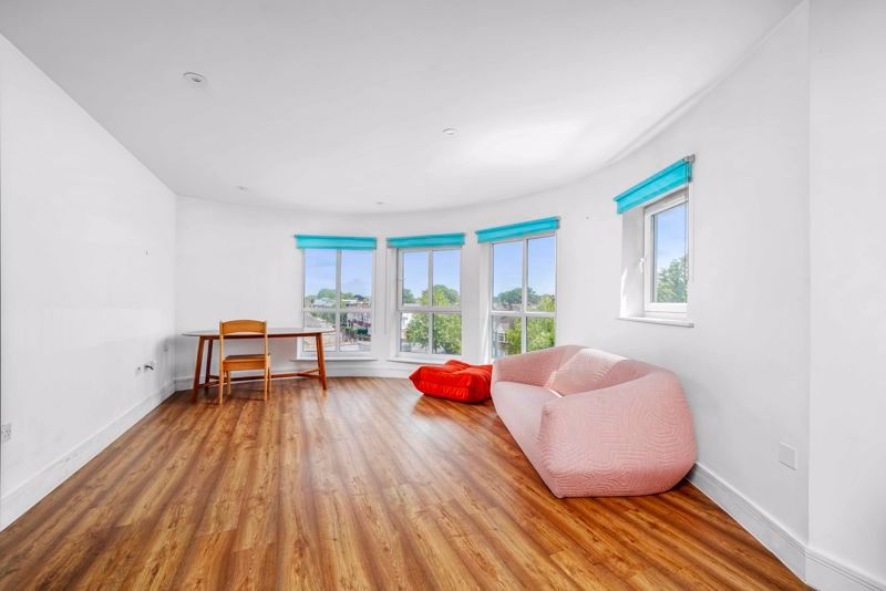 Property photo 1 of 13 Photo 10