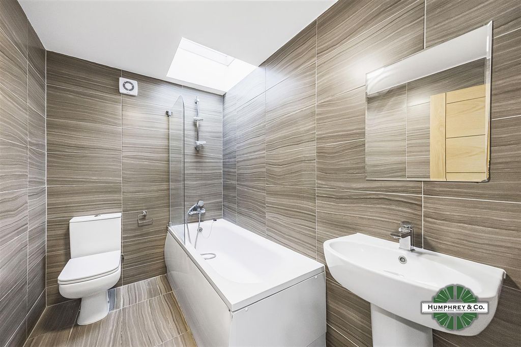 Property photo 2 of 6 Flat 4  63 New Wanstead -004.Jpg