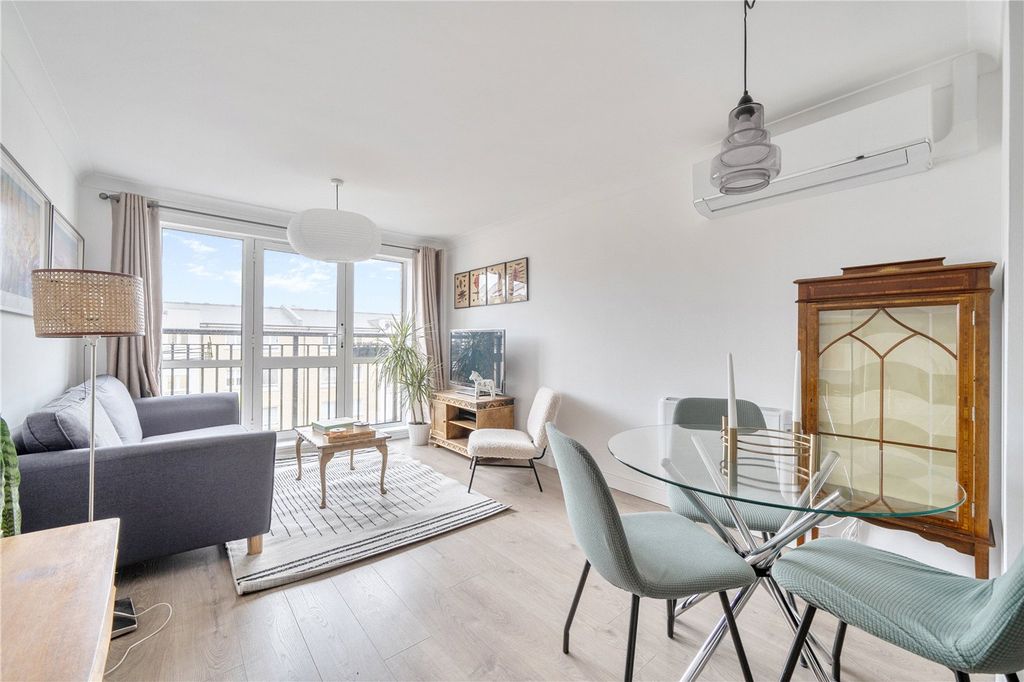 Property photo 3 of 16 Picture No. 17