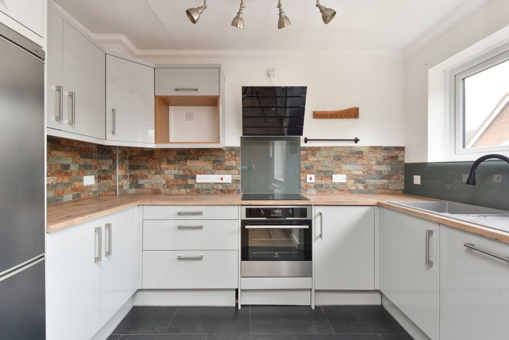 Property photo 3 of 16 5135457