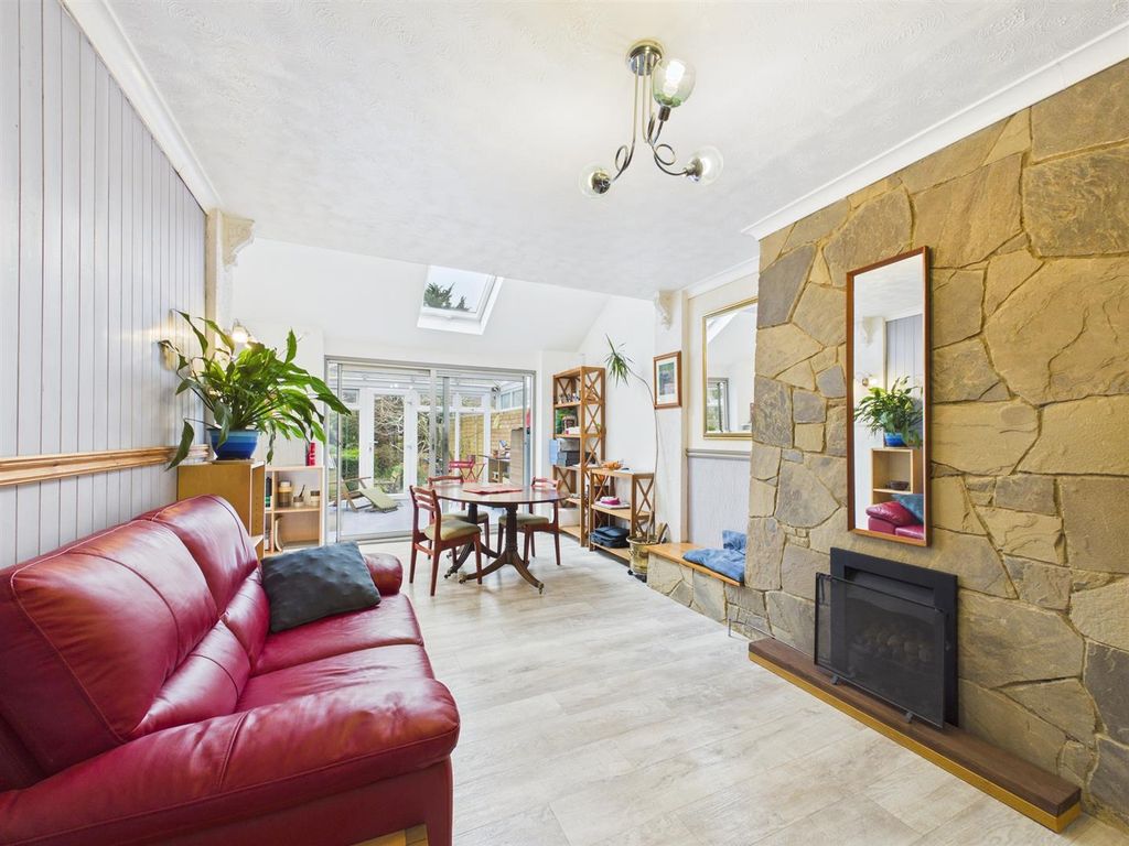 Property photo 2 of 17 Cam02435G0-Pr0178-Still015.Jpg