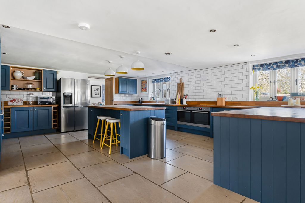 Property photo 3 of 22 33_75786.Jpg