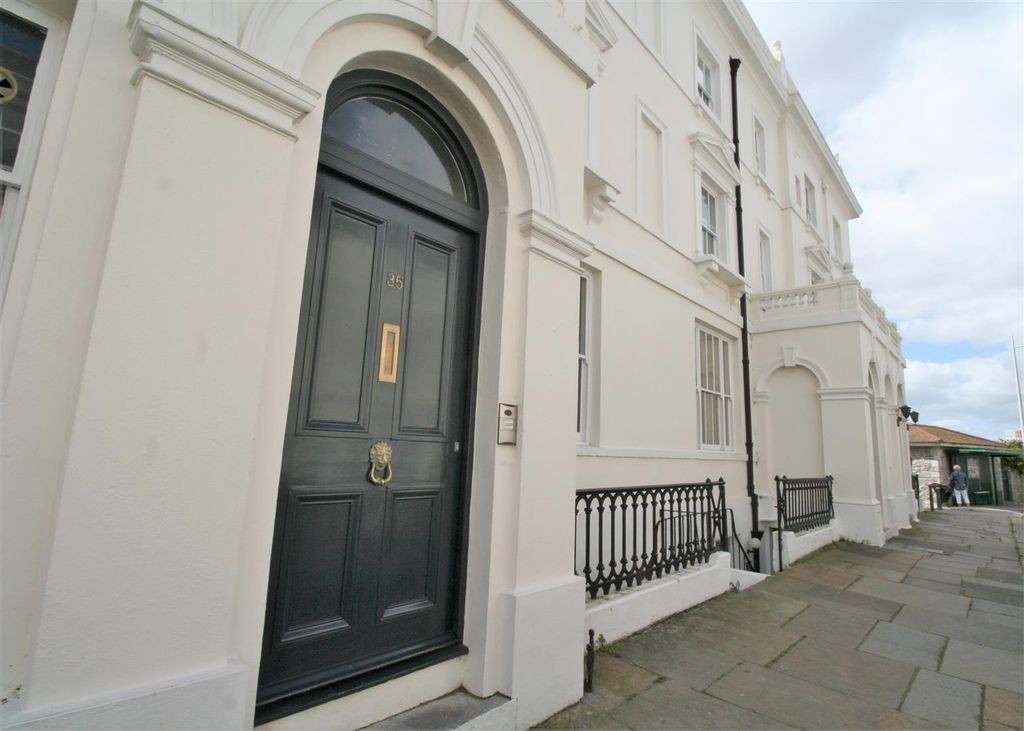 Property photo 2 of 11 Street Entrance