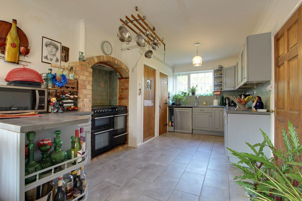 Property photo 3 of 33