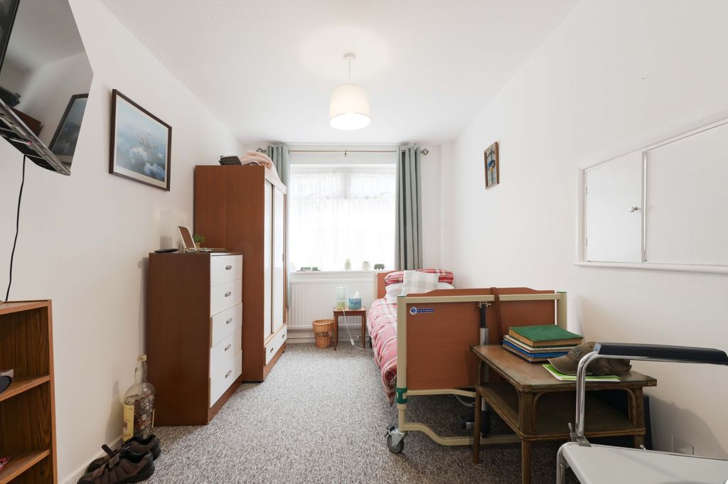 Property photo 3 of 14
