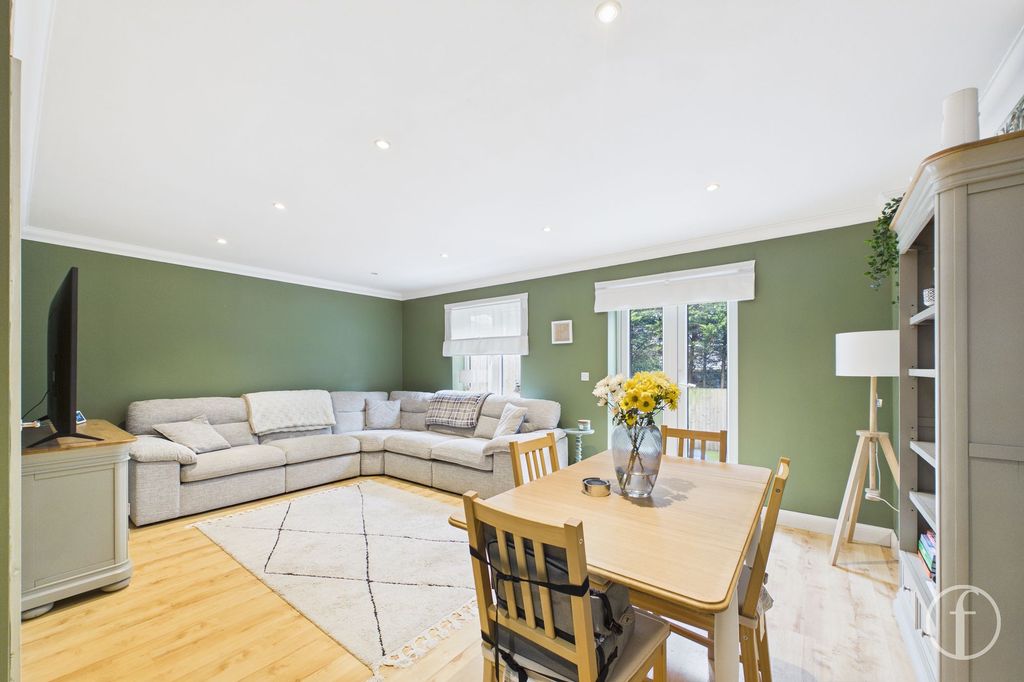 Property photo 3 of 21