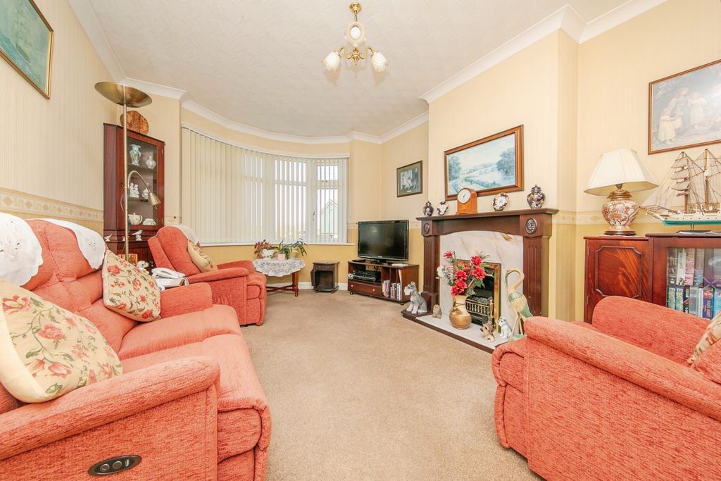 Property photo 3 of 17 Photo