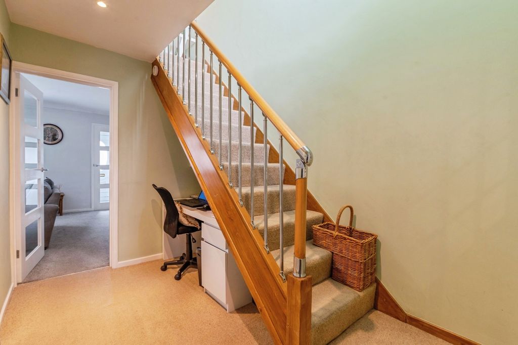 Property photo 2 of 20 Entrance Hall