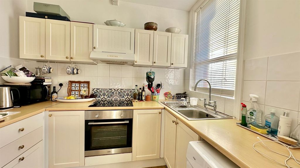 Property photo 2 of 29