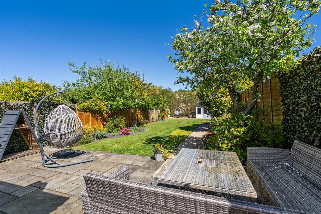 Property photo 2 of 11 1555 Warwick Road_4.Jpg