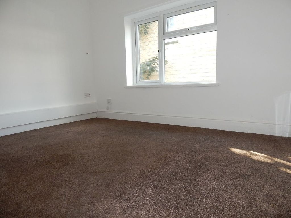 Property photo 3 of 11 Living Room