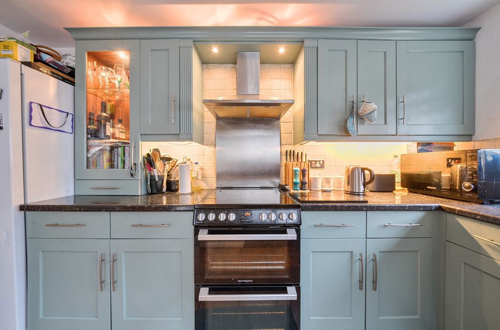 Property photo 3 of 21 Kitchen