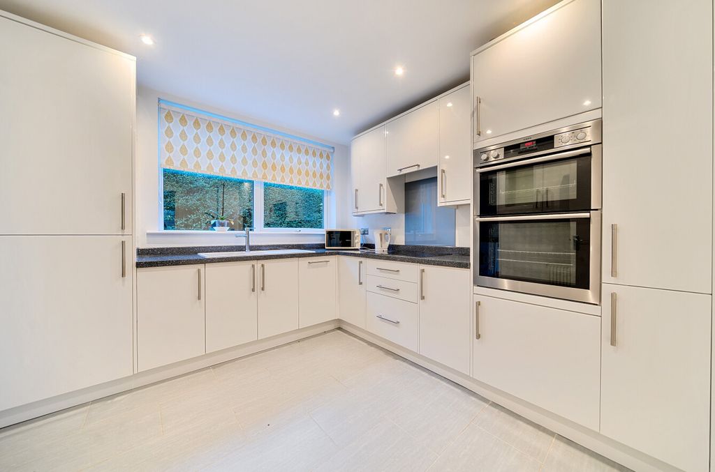 Property photo 2 of 17 1380135-2-690Da84...