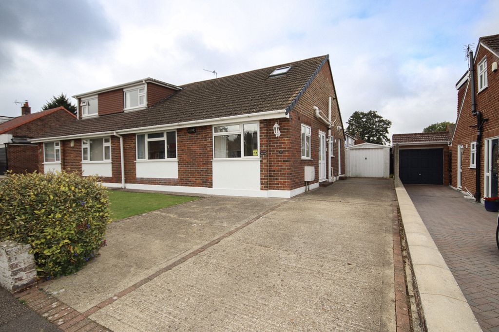 Property photo 1 of 11 Three Double Bedroom Chalet Bungalow, Landscaped Gardens, No Forward Chain!