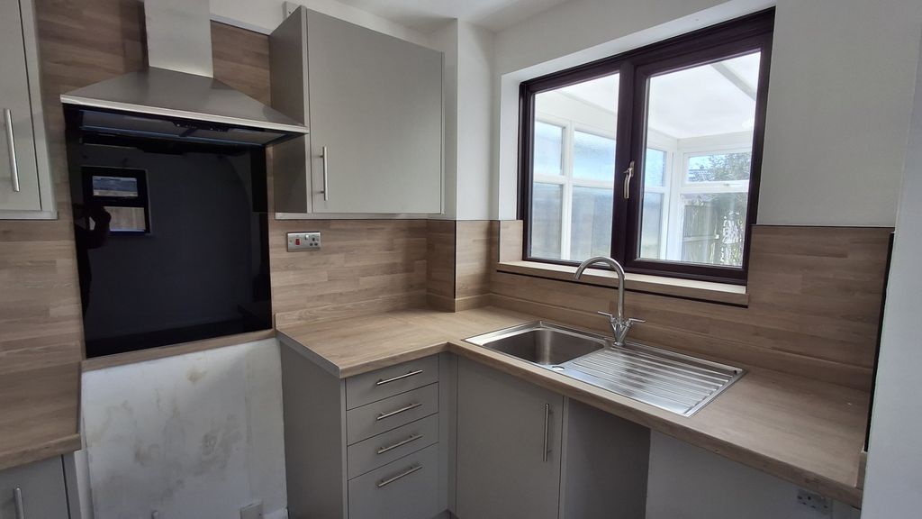 Property photo 3 of 15 Kitchen