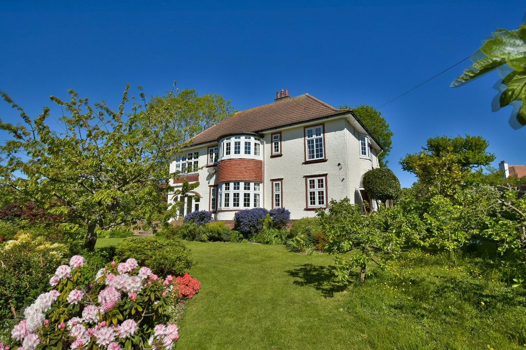 Property photo 1 of 32
