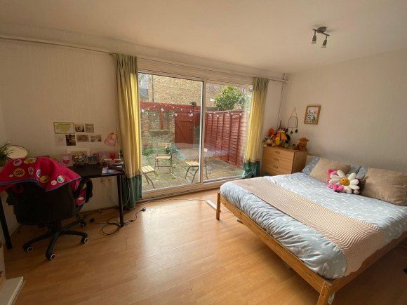 Property photo 2 of 5 Bedroom