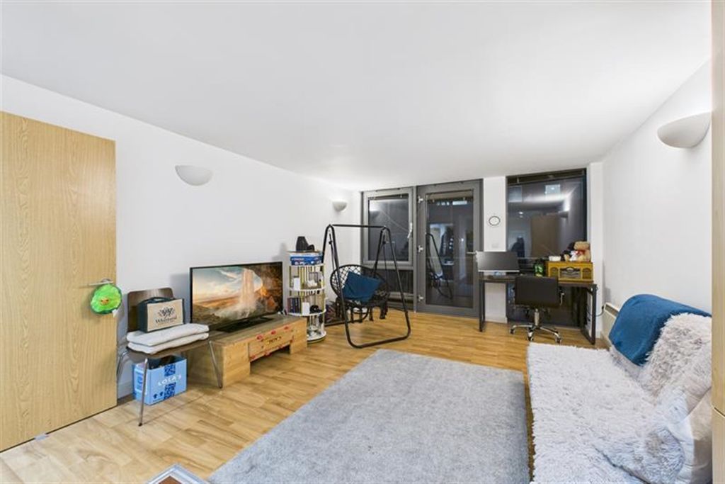 Property photo 1 of 8 (Main)