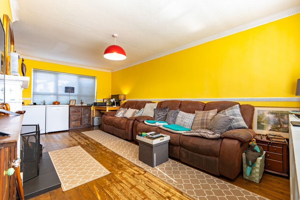Property photo 3 of 44