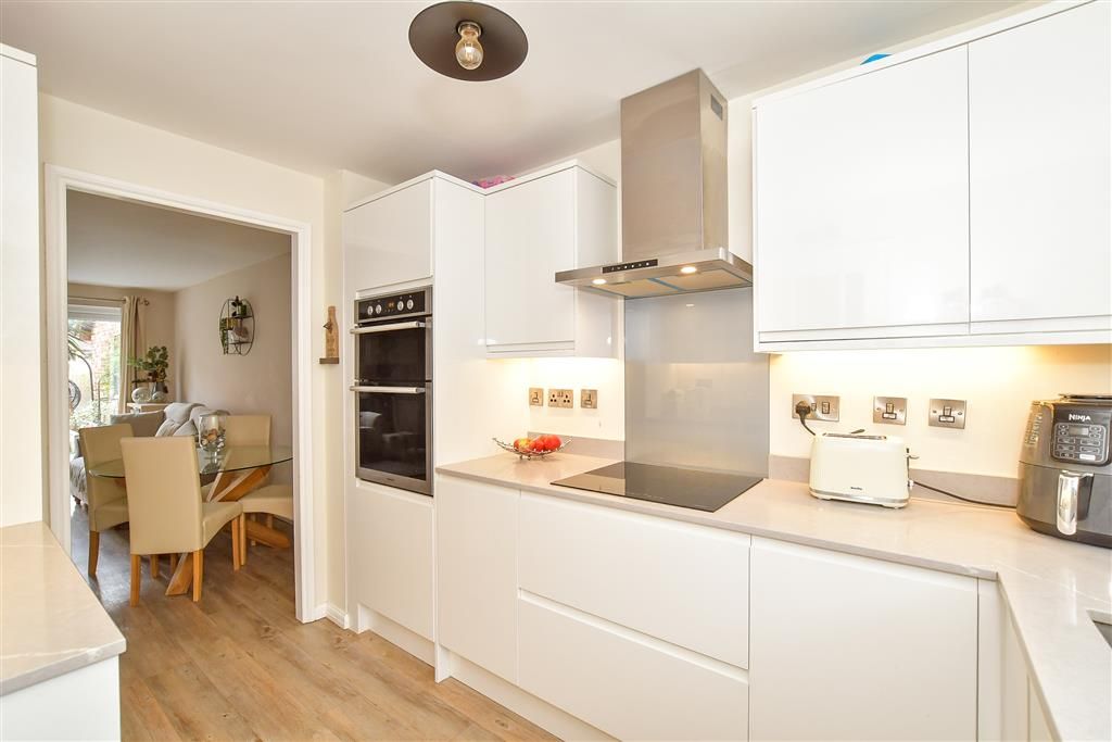 Property photo 3 of 12 Kitchen
