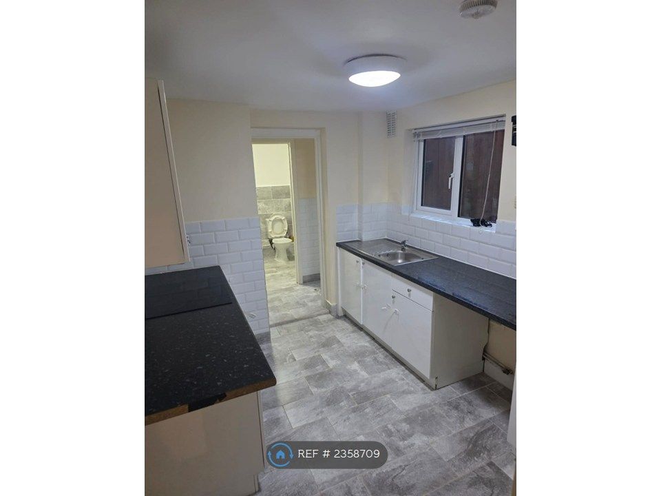 Property photo 2 of 14 Kitchen