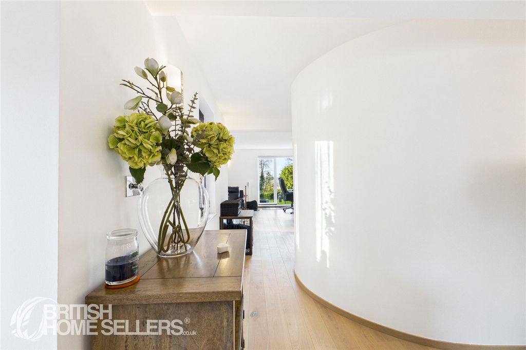 Property photo 3 of 29 Picture No. 12